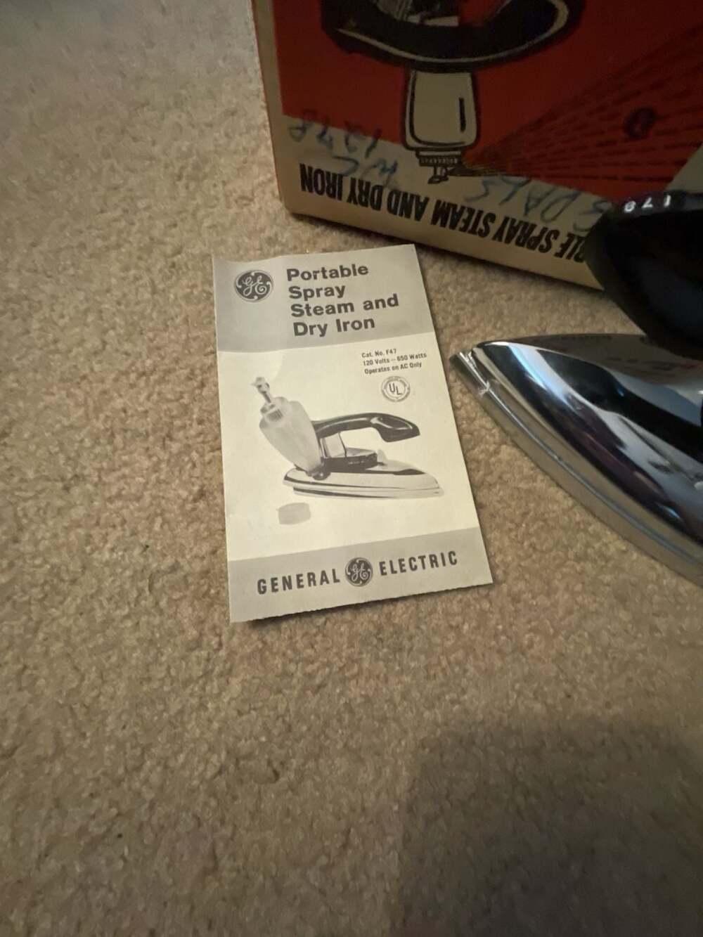 Vintage General Electric GE Portable Spray Steam and Dry Iron Model F47 with Ori - Picture 3 of 6
